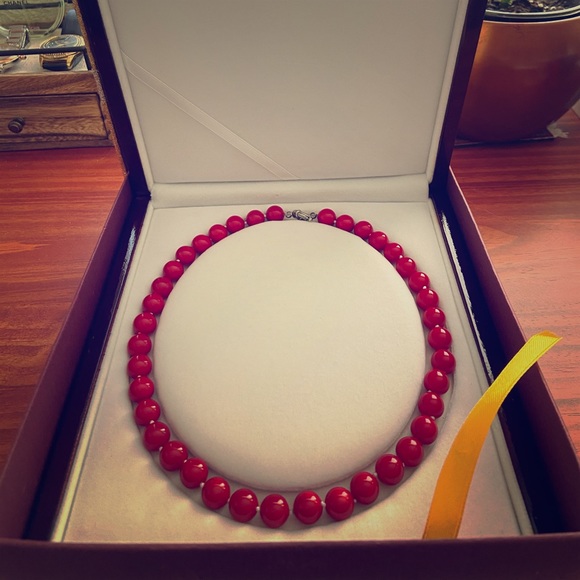 Red pearl necklace with gift box - Picture 1 of 6